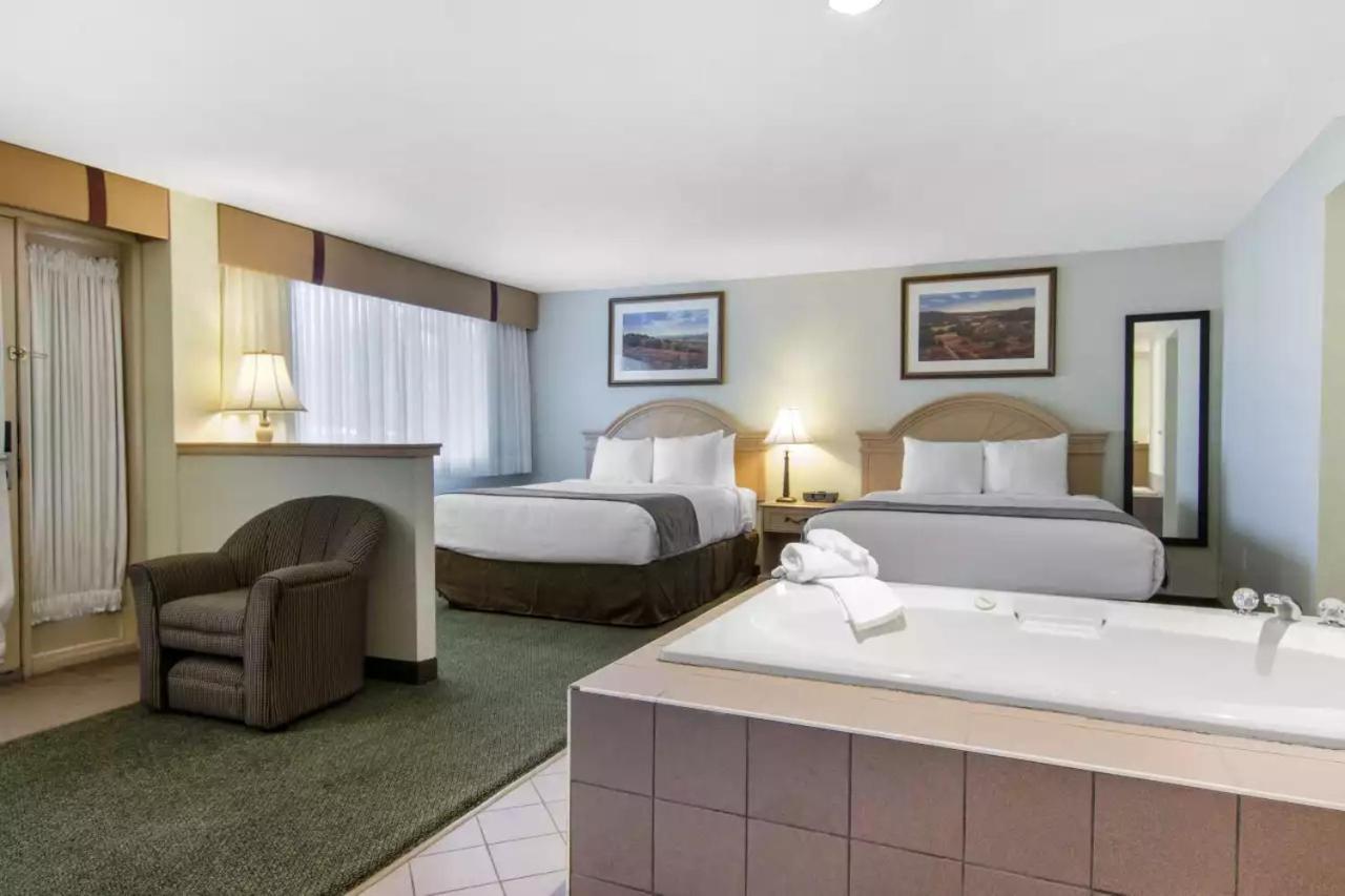 Flamingo Hotel Medicine Hat Luaran gambar
