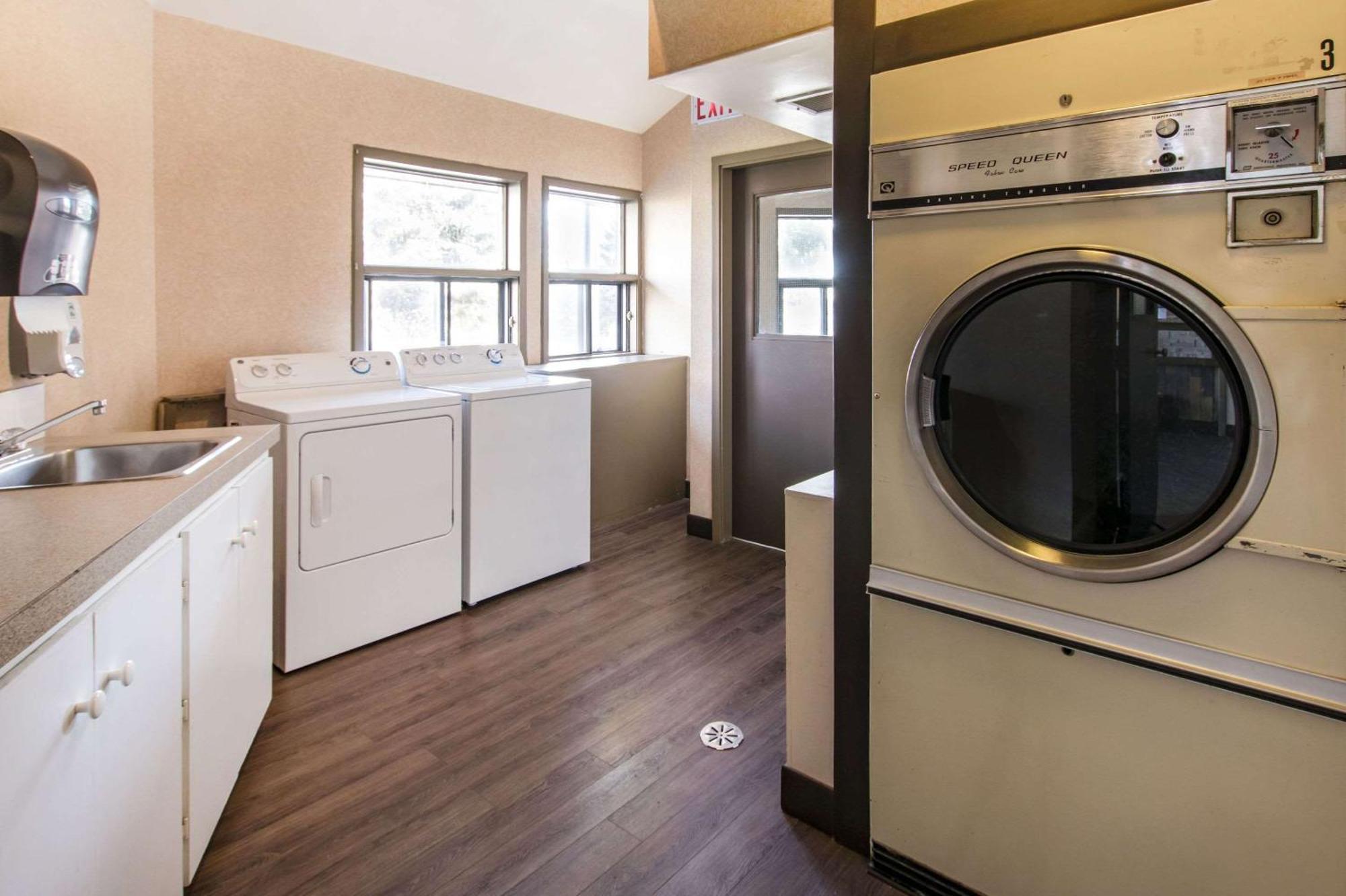 Flamingo Hotel Medicine Hat Luaran gambar