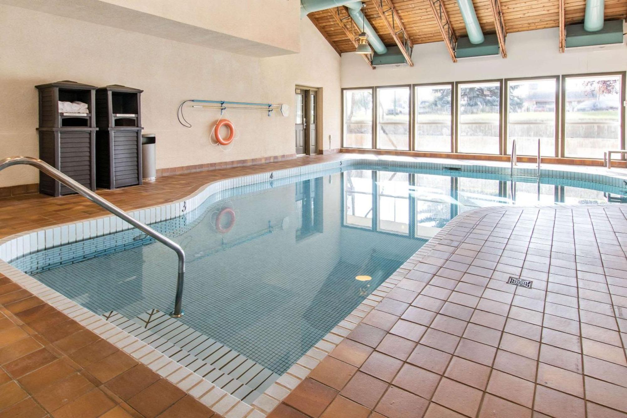 Flamingo Hotel Medicine Hat Luaran gambar